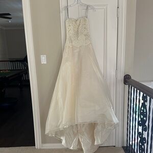Elegant Cream Strapless Wedding Dress